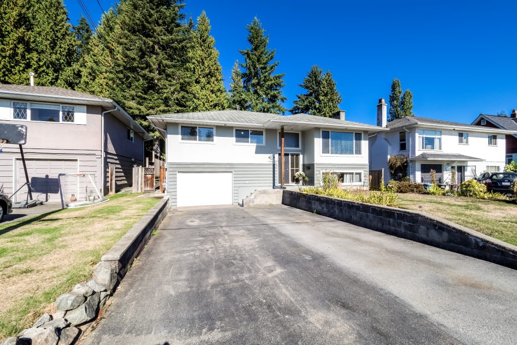 882 E 17th Street, North Vancouver