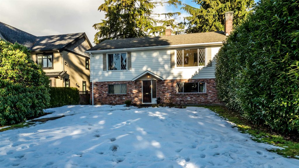 732 E 11TH Street North Vancouver