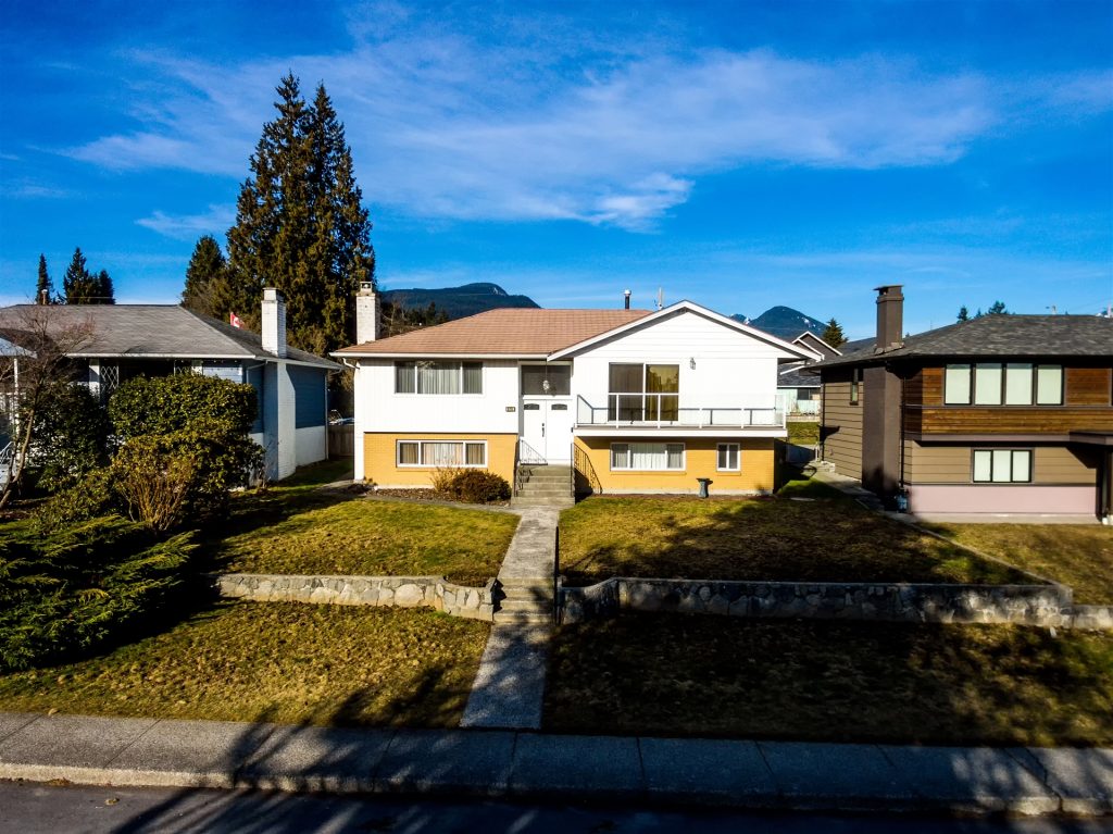 870 E 14TH STREET North Vancouver