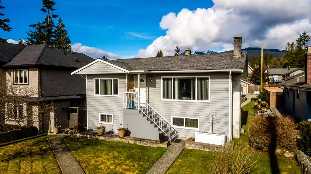 528 E 16TH Street North Vancouver