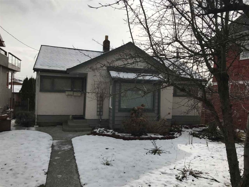 433 6th St E, North Vancouver