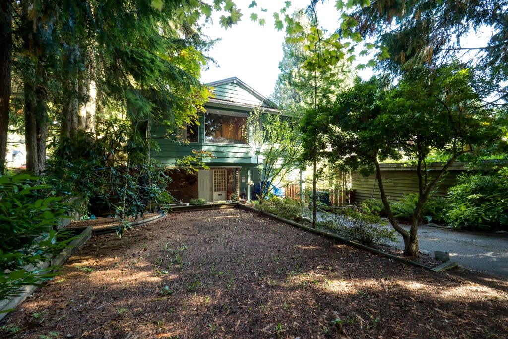 4490 Hoskins Rd, North Vancouver