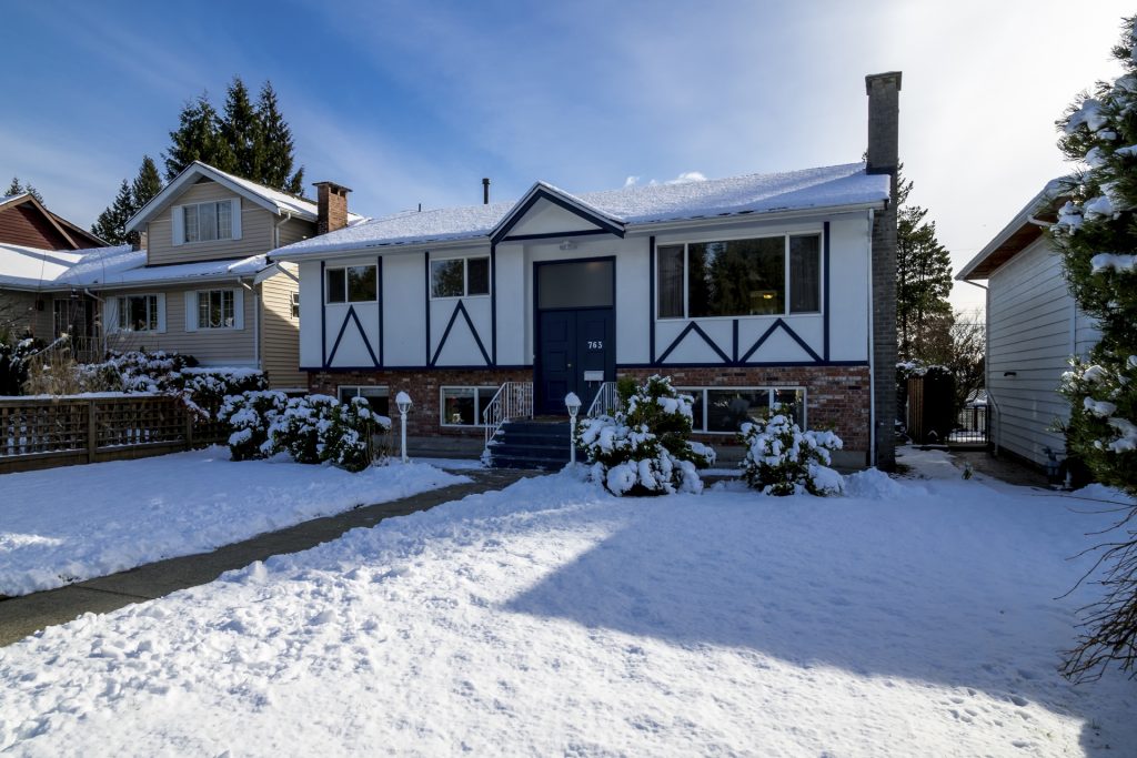 763 16th St E, North Vancouver, BC