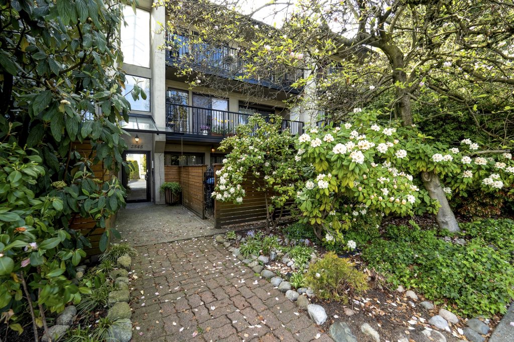 302 – 2545 Lonsdale Avenue, North Vancouver