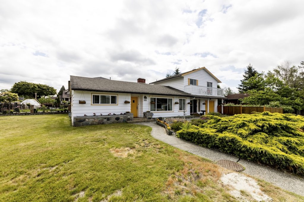 1390 Sutherland Ave, North Vancouver