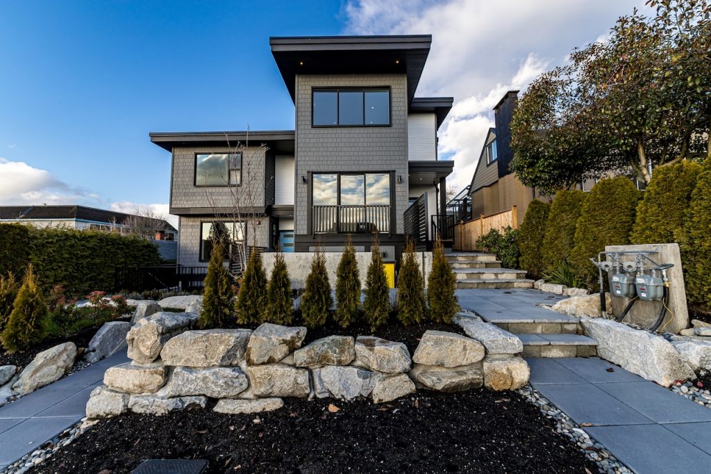210 E 22nd Street North Vancouver