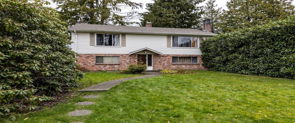 732 E 11th St, North Vancouver