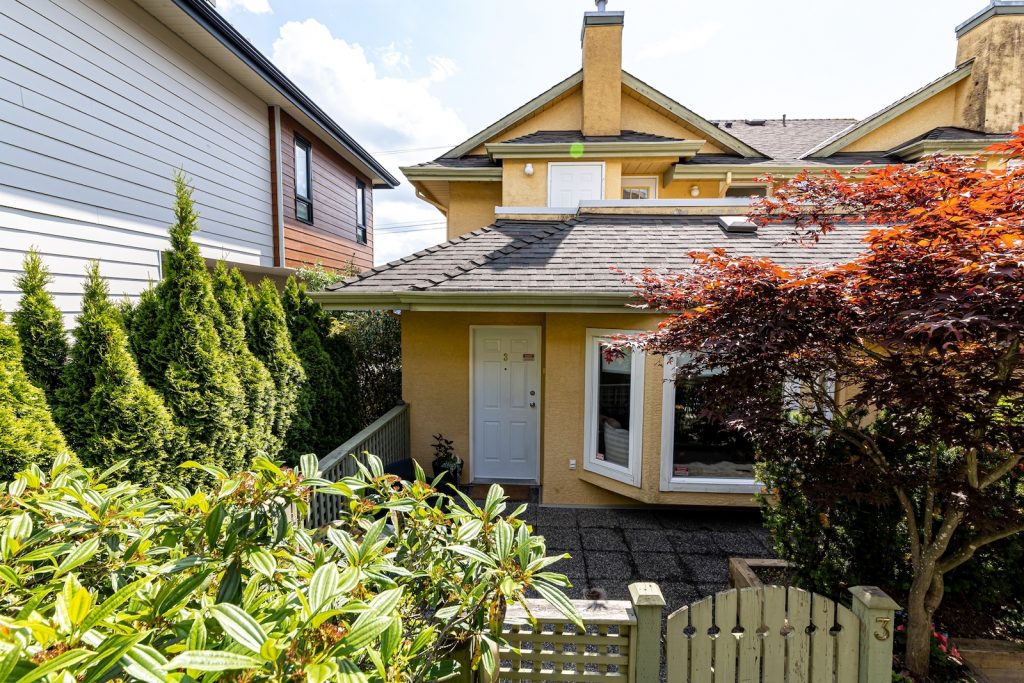 3 247 East 6th St North Vancouver