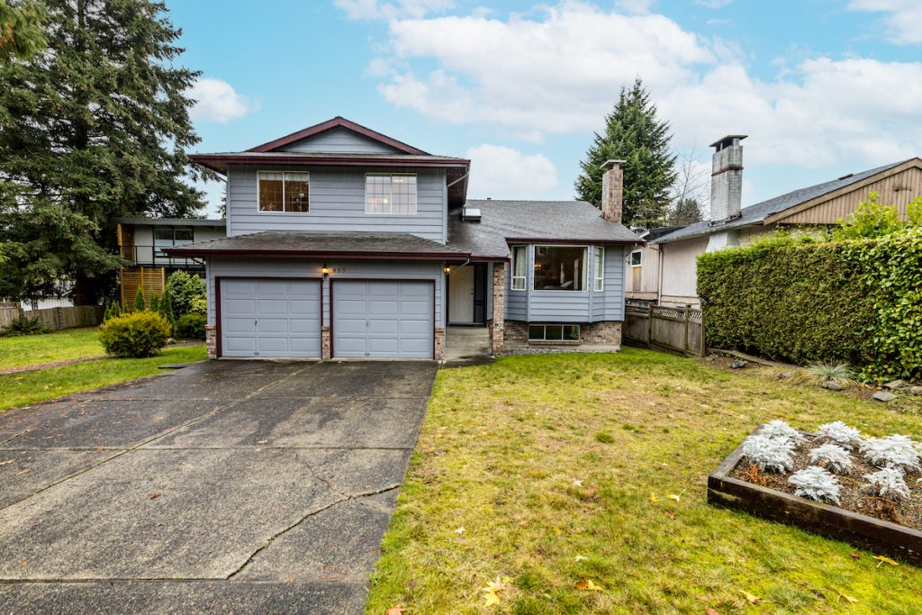 855 E 12th St, North Vancouver