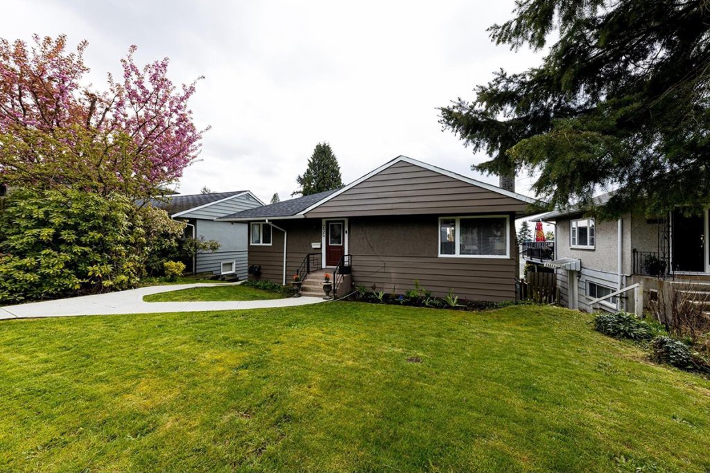 235 W 27th Street, North Vancouver