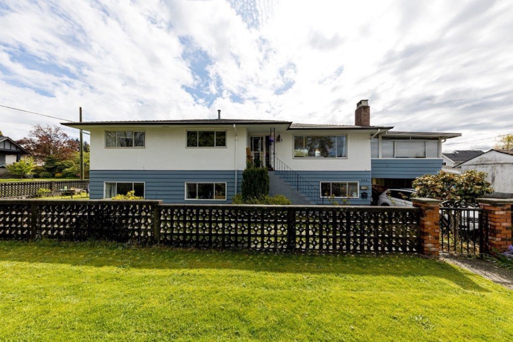 948 Ridgeway Ave, North Vancouver