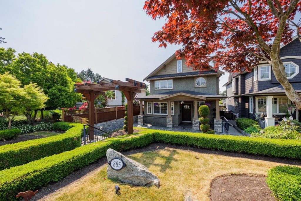 885 E 15th Street, North Vancouver