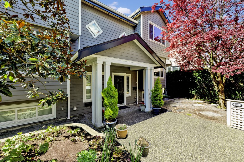 2 215 East Keith Road, North Vancouver