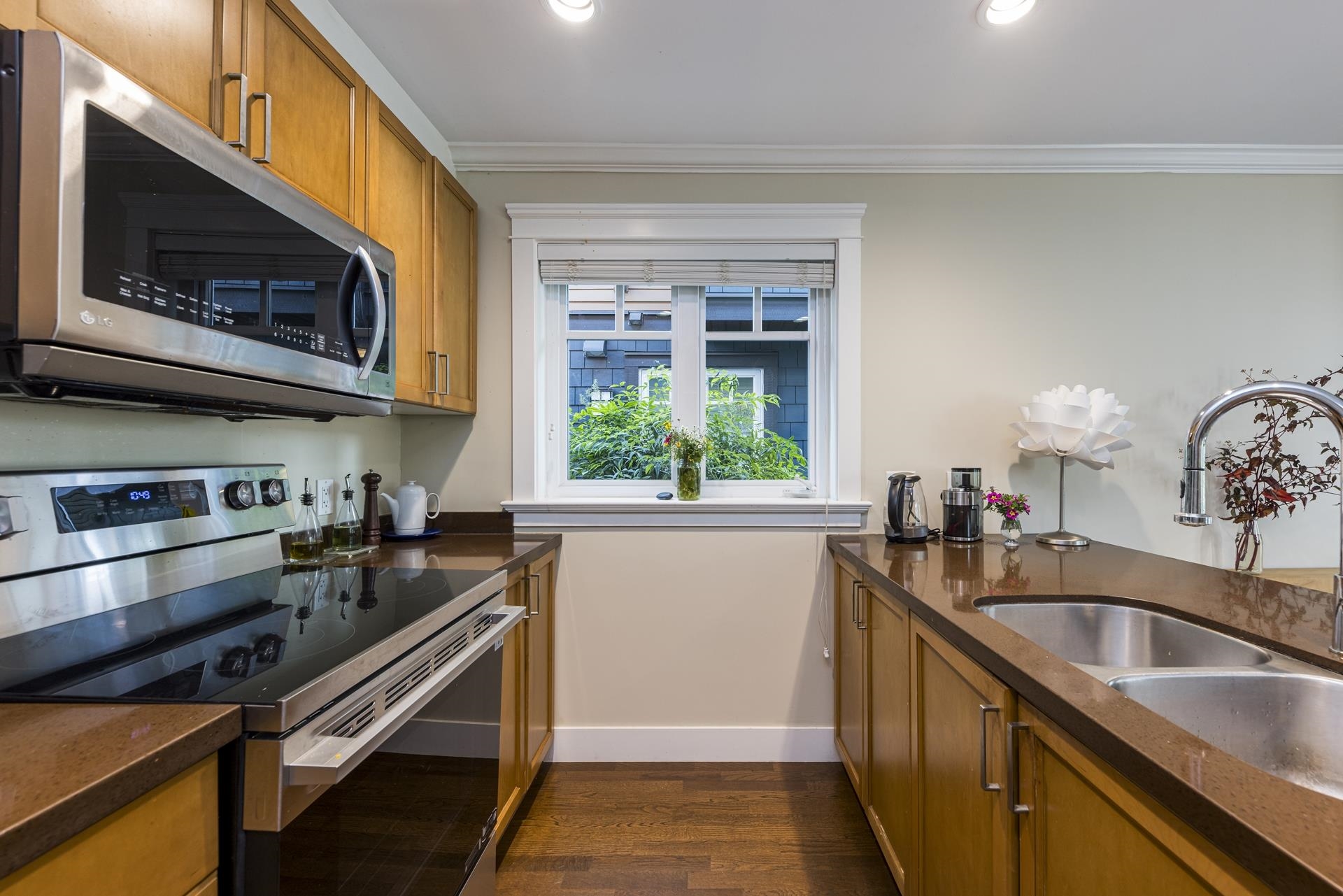 2 263 E 5TH STREET 28