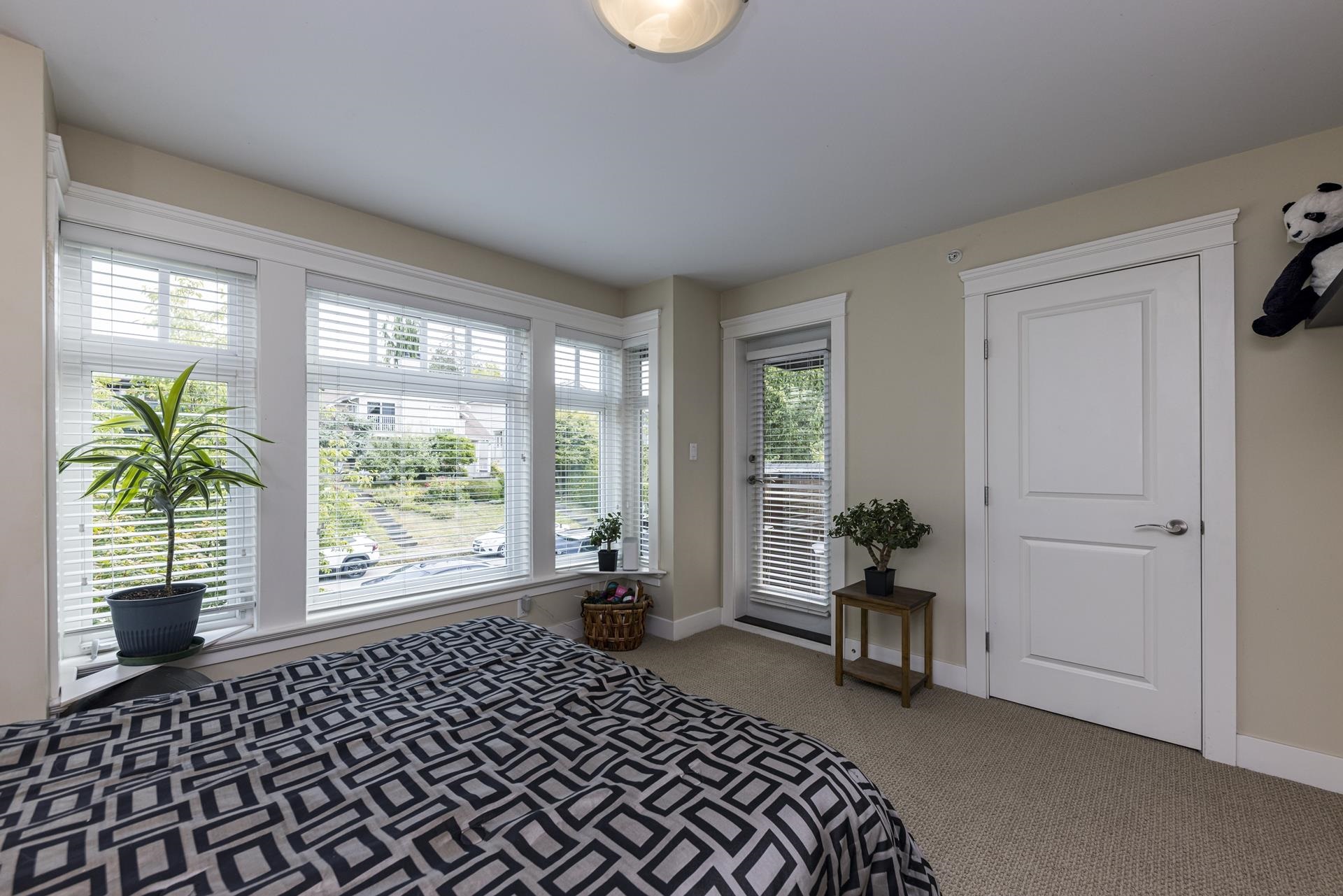 2 263 E 5TH STREET 14