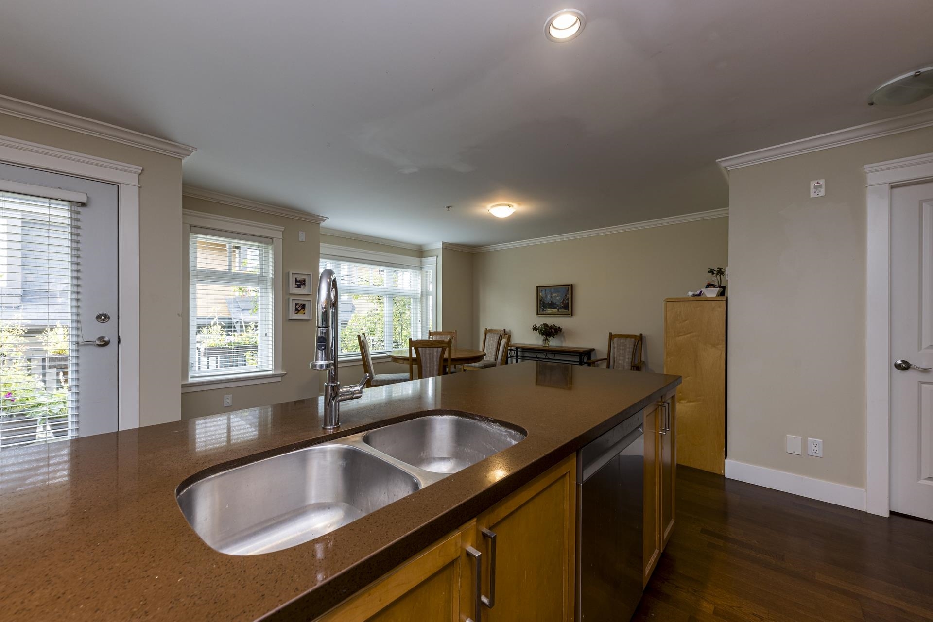 2 263 E 5TH STREET 22