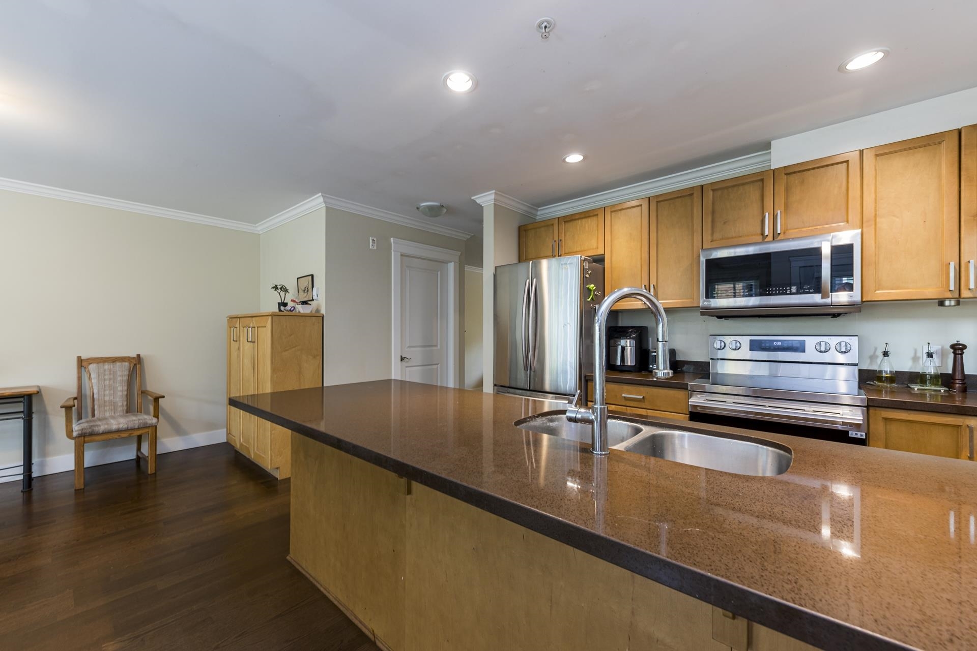 2 263 E 5TH STREET 36