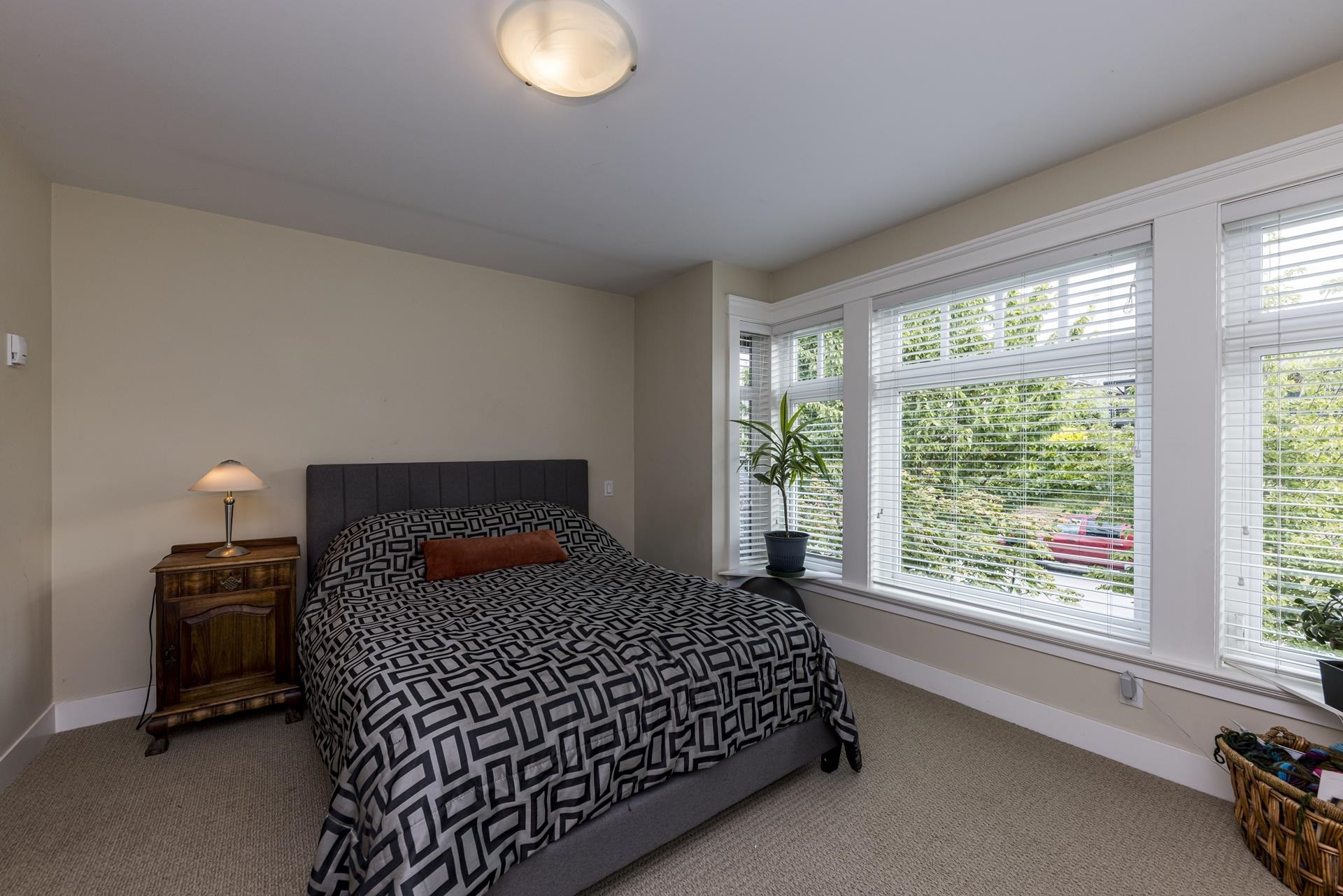 2 263 E 5TH STREET 13